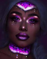 Norwegian Makeup Artist Creates Dreamy Beauty With Uv Paint And Lighting Uv Makeup Crazy Makeup Neon Makeup