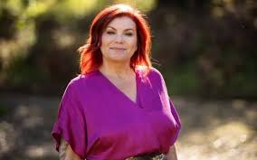 A nova edição, que volta a ser apresentada por andreia rodrigues, promete descobrir o amor e apaixonar os portugueses. Quem Quer Namorar Com O Agricultor Sara Silva Trocada Por Outra Mulher Aos Sete Meses De Gravidez Nova Gente