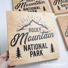 Learn How To Screen Print On Wood To Make Multiple Painted Signs Quickly With Just One Piece Of Vinyl Woodsign Diy Screen Printing Screen Printing Diy Prints