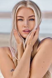 Alexandra Westbrook's Instagram, Twitter & Facebook