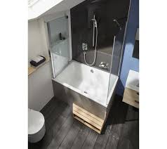 Shoko design a aménagé une salle de bains originale, avec des éléments modernes comme la. Une Baignoire Dans Une Petite Salle De Bains C Est Possible