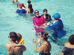 Villeurbanne Un Collectif Milite Pour Le Port Du Burkini A La Piscine Lr En Appelle Au Maire