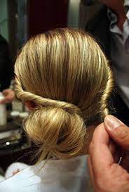Chignon Facile Un Chignon Torsade A Faire Soi Meme Chignon Facile Chignon Coiffure Cheveux Long Facile