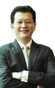 Il 15 gennaio 2017 suo zio, il sultano abdul halim di kedah, lo investito del titolo di tunku laksamana. Kamil Hashim Raj Amp Lim