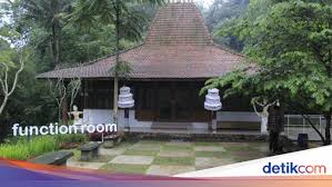 Jumlah ini mewakili adanya kekuatan yang dipercaya berasal dari empat penjuru mata angin. 6 Keunikan Rumah Joglo Yang Penuh Filosofi Khas Jawa