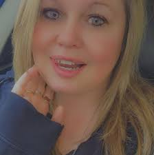 What jobs are available for 15-year-old teenagers in Klamath Falls?