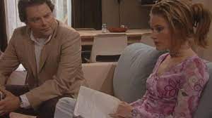 Nikkie plessen vindt dat politica esther ouwehand op prinsjesdag echt veel te ver is gegaan met haar lelijke outfit, een soort maffiapak met achterop de tekst 'keerpunt, maar niet terug'. Kees Co Tv Series 1997 2020 Photo Gallery Imdb