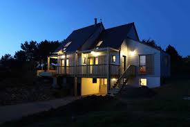 Une Maison Bioclimatique Dans Le Golfe Du Morbihan Maison Bioclimatique Maison Maison Bois