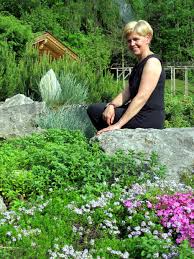 Spärlich sind die beschreibungen solcher mittelalterlichen gärten. Tirol Hildegard Von Bingen Krautergarten Vonreisenundgaerten