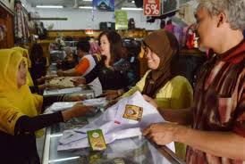 Pakde gani tak mengucapkan satu kata pun. Atribut Seragam Siswa Makassar Dinilai Norak Republika Online