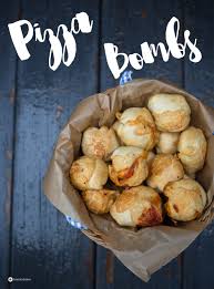 Schnelle und einfache snacks zum selbermachen für's perfekte date ganz einfach und schnell könnt ihr super leckere snacks für euren filmeabend oder zum musik hören zaubern! Partysnack Pizza Bombs Kreativfieber