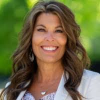 Lisa Cude's Instagram, Twitter & Facebook