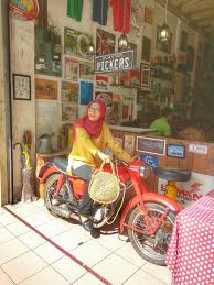 Samada masakan tempatan tradisional melayu atau barat, anda pasti puas hati dengan menu yang ditawarkan disamping servis para pekerja yang kami beri 5 bintang. Breaking The Impossible Tempat Makan Best Di Kuantan Part 55 Kuantan Picker Coffee Kafe Antik Dan Hipster
