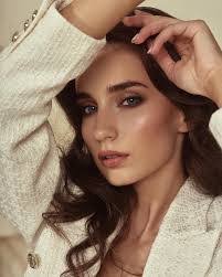 Dora Fabian's Instagram, Twitter & Facebook