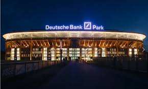 In der finanzszene kursieren aber noch weitere spekulationen um die dws. Lichtwerbung Auf Dem Deutsche Bank Park Von Nordlicht Highlight