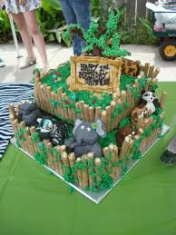 Cake boss design more information zoo cake with a variety of animals, decorated with a tree, pond for those animals who like a colder climate and a chocolate finger fence to keep them all safe. Zoo Cake Cakecentral Com