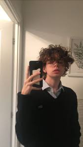 See more ideas about cute boys, pretty boys, beautiful boys. ËË‹ ËŽËŠ ð˜±ð˜ªð˜¯ð˜µð˜¦ð˜³ð˜¦ð˜´ð˜µ ð˜¤ð˜°ð˜´ð˜®ð˜ªð˜¤ð˜¨ð˜°ð˜µð˜© Boy Hairstyles Aesthetic Outfits Grunge Cute White Boys