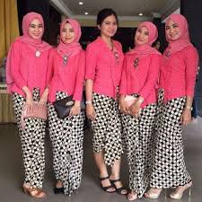 Model Kebaya Kutubaru Warna Pink Dengan Rok Batik Kawung Pakaian Kebaya Model Pakaian