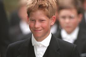 Gli occupanti dell'altro veicolo coinvolto nello schianto, una mamma con il suo bambino, hanno riportato. Dall Album Di Casa Reale Inglese Tutti I Look Del Principe Harry Da Bambino A Oggi Principe Harry Abiti Militari Reali Inglesi