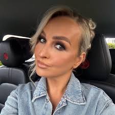 Danielle kuhlmann (@dkuhlmann_)