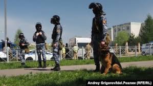 В казани сегодня утром, около 09:30 по местному времени, вооруженный преступник открыл стрельбу в гимназии № 175, расположенной на улице джаудата файзи. Upc1tgmswlrfim