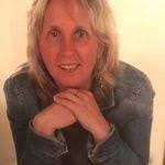 Lora Heckman's Instagram, Twitter & Facebook