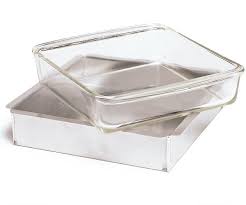 Glass Vs Metal Baking Pans Article Finecooking Glass Pan Glass Baking Pan Glass Bakeware