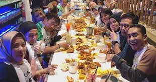 Tak kisah sama ada nak sambut birthday sendiri atau sambutan hari lahir. 11 Restoran Luas Dan Selesa Sesuai Untuk Family Gathering 10 Orang Ke Atas