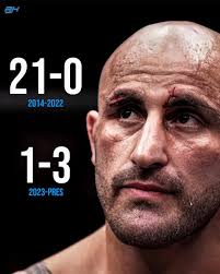 Former Rugby League player turned MMA fighter Alex Volkanovski is now  ranked the #4 Featherweight in the UFC. #nrl #clarkeyscolumn #rugbyleague  #ufc #mma