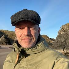 Just noticed this in my newly cycled tank. Good guy or Bad guy ??