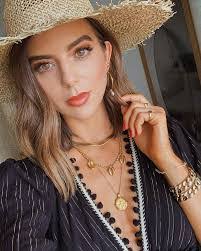 Michelle Madsen's Instagram, Twitter & Facebook