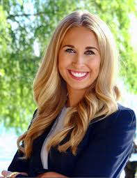 Mae Rudolph's Instagram, Twitter & Facebook