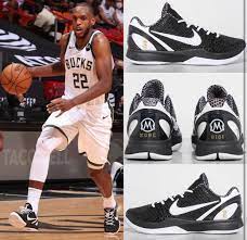 Enhance your fan gear with the latest khris middleton bucks gear and represent your favorite basketball player at the next game. Obsessed Lakers Fan On Twitter Khris Middleton Is Wearing The Mambacita Shoes That Vanessa Has Not Even Approved For Sale Nike About To Be In Trouble Https T Co U0qg7xqmw0