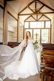 Big Sky Barn Montgomery Tx Chapel Ceremony Juan Huerta Photography Monica S Touch Of Glitz Texas Wedding Photographer Houston Texas Wedding Wedding