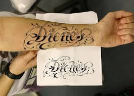People Often Like To Ink Their Bodies With The Name Of Their Loved Ones Like Spouses Siblings Children Names Tattoos For Men Name Tattoos Name Tattoo Designs