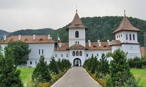Sambata de sus is in brasov county. MÄnÄstirea SambÄta De Sus Cu Apa Care Face Minuni A PÄrintelui Arsenie Boca CÄutatÄ De Izvorul TÄmÄduirii Observatorul Prahovean