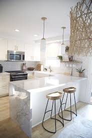 Une Maison De Plage Aux Couleurs Du Sable Planete Deco A Homes World Cuisine Moderne Armoire De Cuisine Interieur De Cuisine