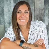 Kendra Vickers's Instagram, Twitter & Facebook