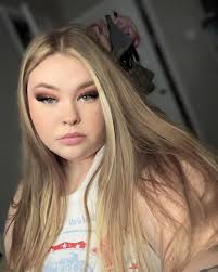 sometimes I get so caught up in being a mama I forgot I'm still dat  girlll🫶🏻 I haven't posted myself in a while Ik yall miss me😚😚😚