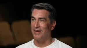 Watch CBS Saturday Morning: "The Dogist" talks new book, online fame