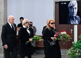 Teraz sa však speváčka dočkala pochvaly dokonca aj od bývalej prvej dámy čr, informuje portál stars24. Dagmar Havlova Vysoudila 4 Miliony Za Tvrzeni Ze V Dobe Smrti Sveho Muze Mela Milence