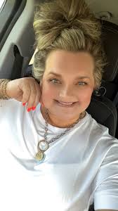 Happy Saturday! What are your plans? I'm headed to the farmers market! 💐  is the the to Simple gratitude most positive way start your day. Be  grateful, be positive, make your life