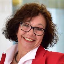 Tadaaa, da ist sie, die zweite Auflage meines Buches „Finde deine  berufliche Passion“ 🥳💜 https://amzn.to/3LUwdX1