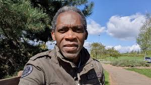 Dear singles, avoid three kinds of people in relationships, if you don't  because of 'love,' you are foolish and you will regret it. 1. Avoid a broke  person. Broke people care about