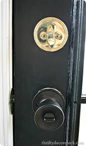 That spray paint is pretty miraculous, i seriously don't know how they get those little opalescent glittery specks in there and make it look so multidimensional. How To Spray Paint Brass Door Knobs Thrifty Decor Chick