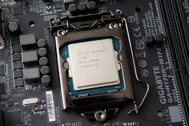 Locked intel cpus are cheaper and include a stock cooler, but you can't overclock them . Pentium Core I5 Core I7 Making Sense Of Intel S Convoluted Cpu Lineup Ars Technica