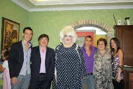 Comunicarlo ai ragazzi privatamente nella casetta e non più attraverso le celeberrime carte. Tutto Lo Staff Di Amici Di Maria De Filippi Ospite Presso La Nostra Struttura I Maestri Garriso Foto Di B B Casa Nonna Vittoria Chieti Tripadvisor