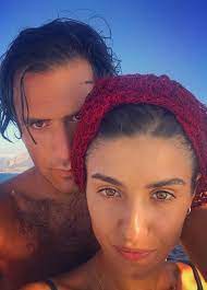 Tommaso paradiso molto in love with carolina, le fa un dichiarazione d'amore che in confronto il cantautore romano più romantico di tutti ha smesso i panni del single incallito e si è fidanzato; Tommaso Paradiso Dei Thegiornalisti E Carolina Sansoni Innamorati