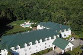 Is there a pool at bar harbor regency holiday inn? Acadia Inn Bar Harbor Me 04609