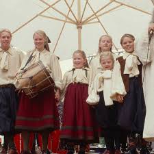 The kelly family — fell in love with an alien 03:11. The Kelly Family Back To The Roots Sie Kehren Zuruck Zu Ihrem Hausboot Bunte De